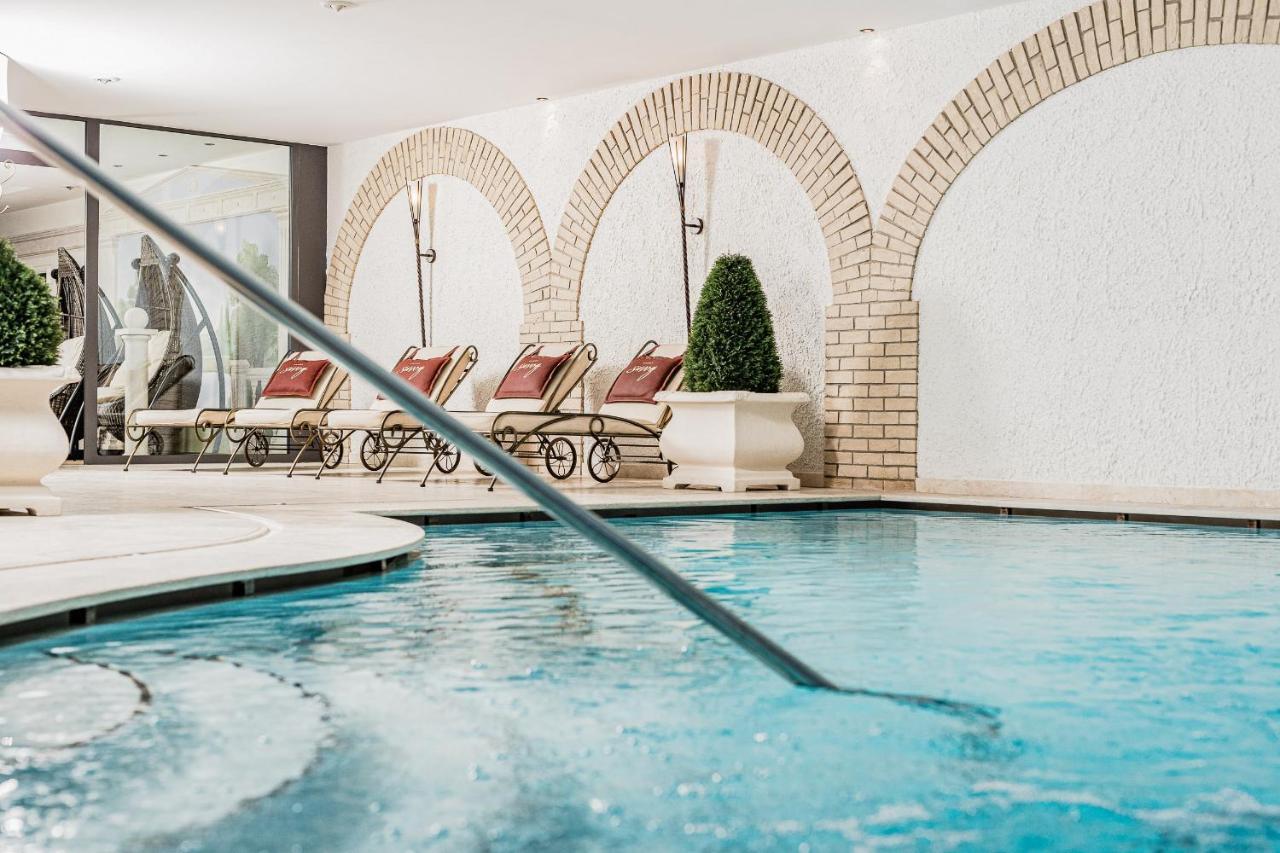 Savoy Dolomites Luxury & Spa Hotel Selva di Val Gardena Bagian luar foto