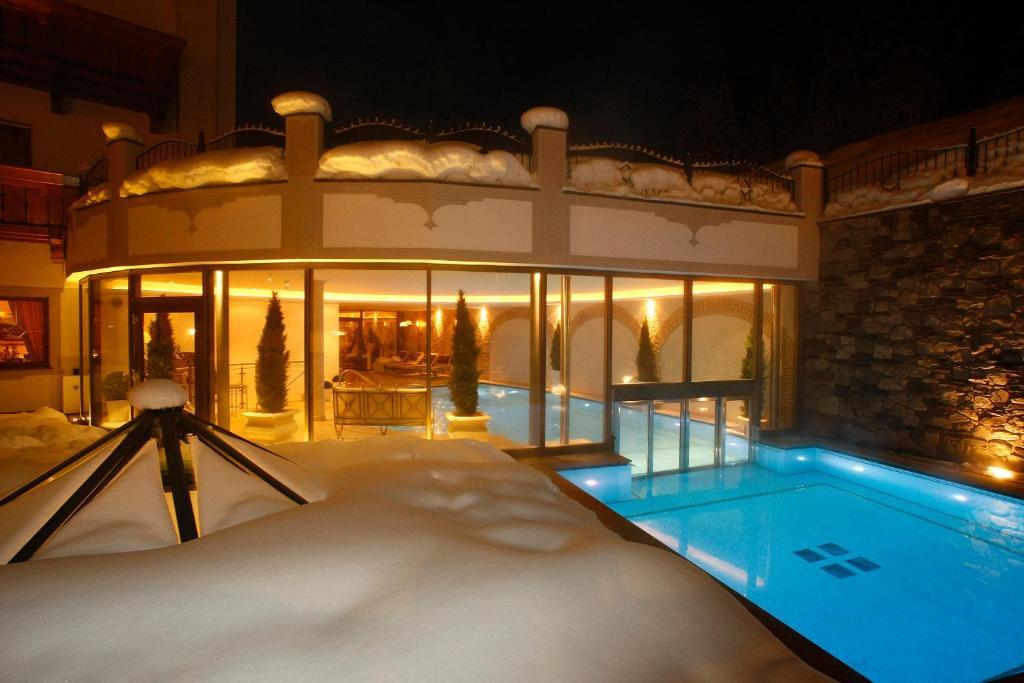 Savoy Dolomites Luxury & Spa Hotel Selva di Val Gardena Bagian luar foto