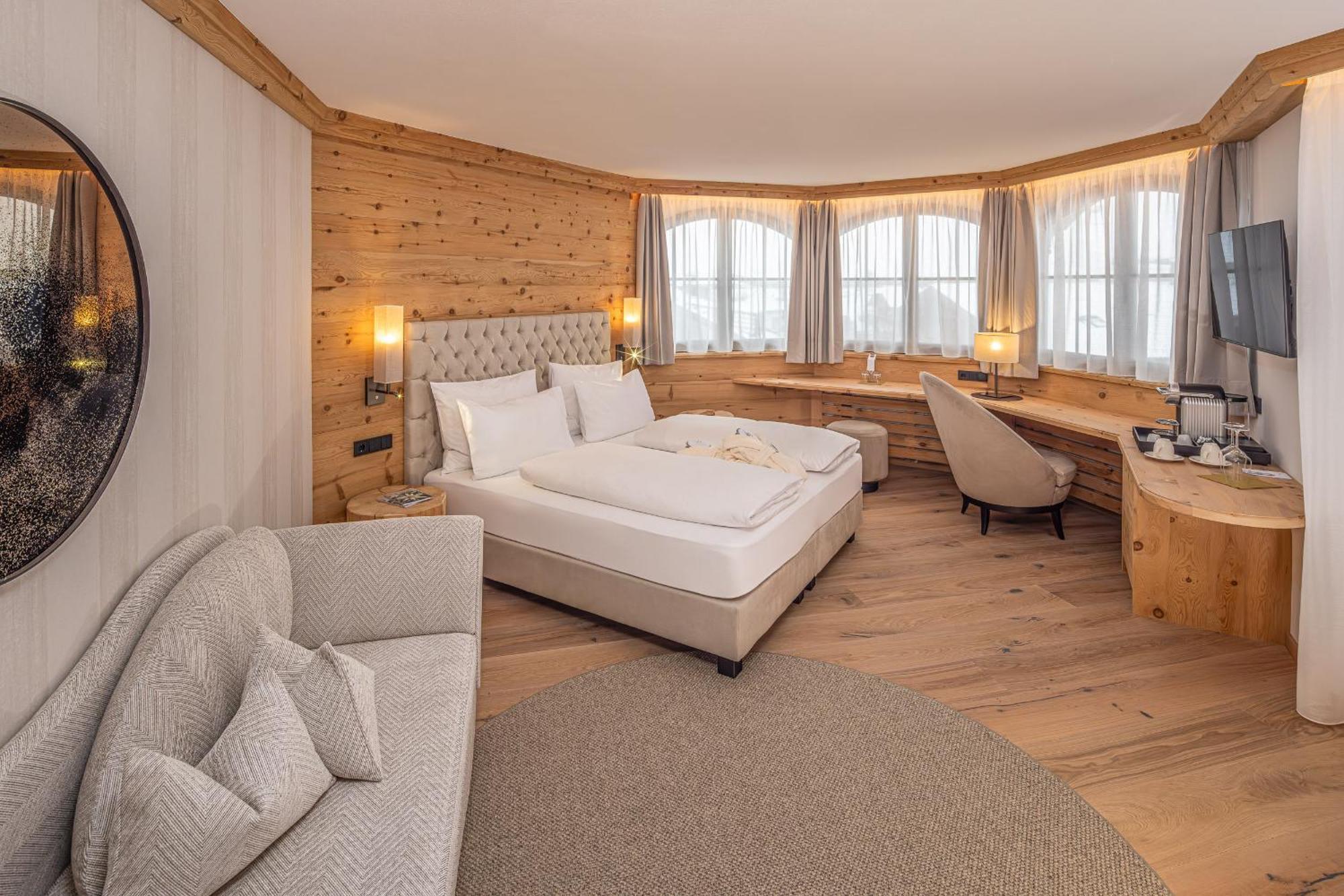 Savoy Dolomites Luxury & Spa Hotel Selva di Val Gardena Bagian luar foto