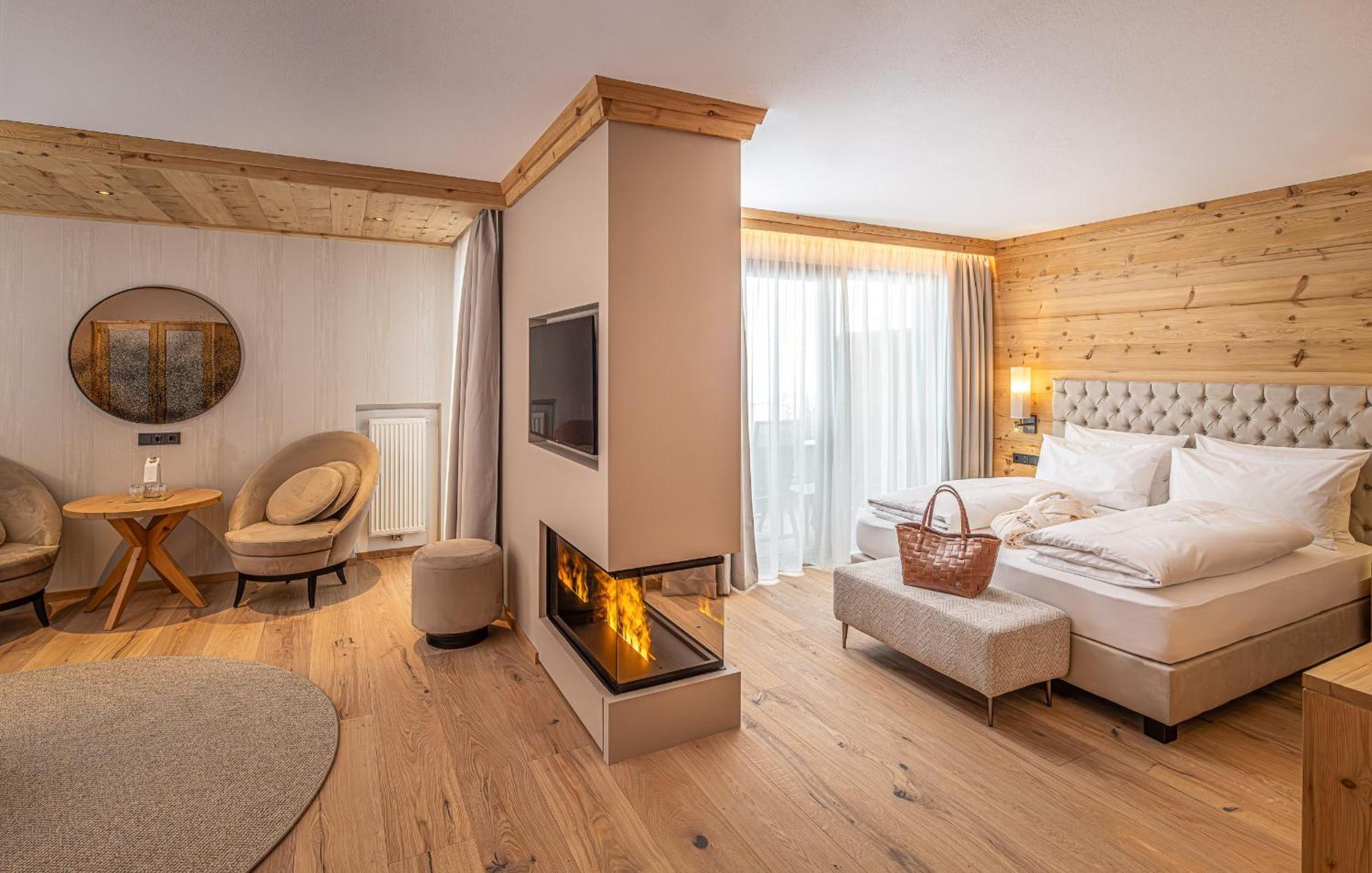Savoy Dolomites Luxury & Spa Hotel Selva di Val Gardena Bagian luar foto