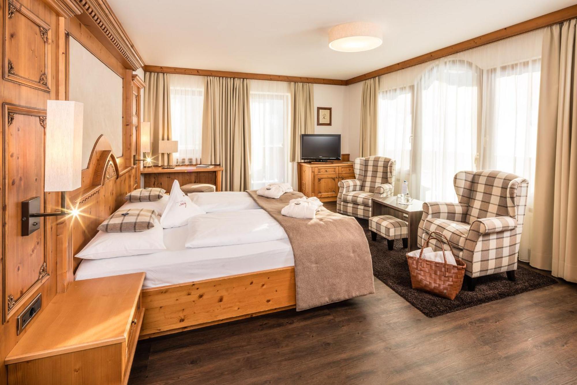 Savoy Dolomites Luxury & Spa Hotel Selva di Val Gardena Bagian luar foto