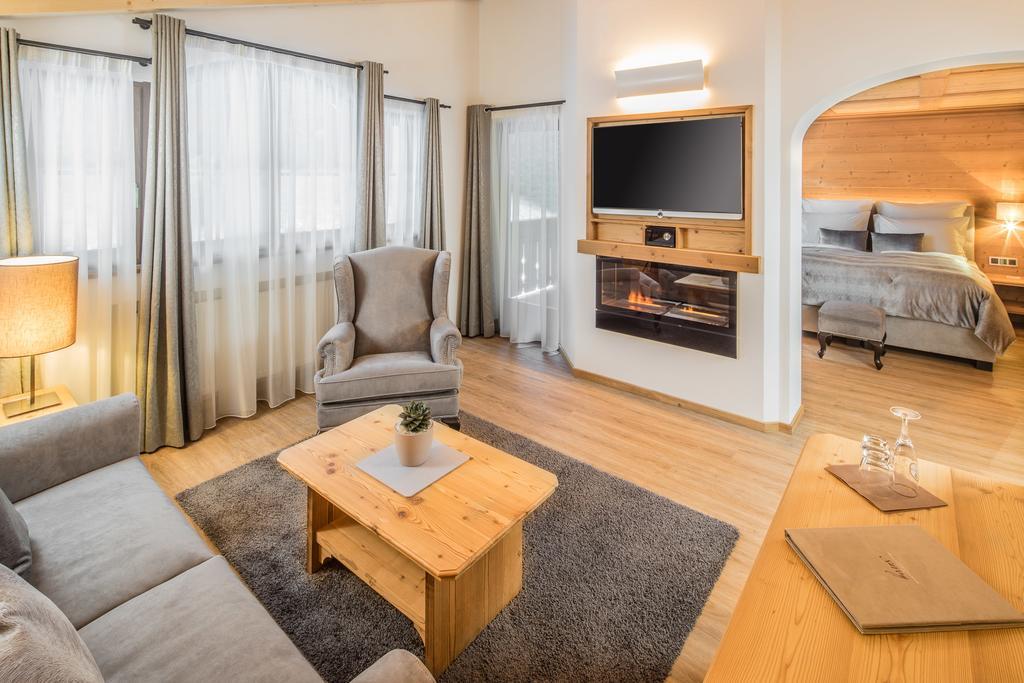 Savoy Dolomites Luxury & Spa Hotel Selva di Val Gardena Bagian luar foto