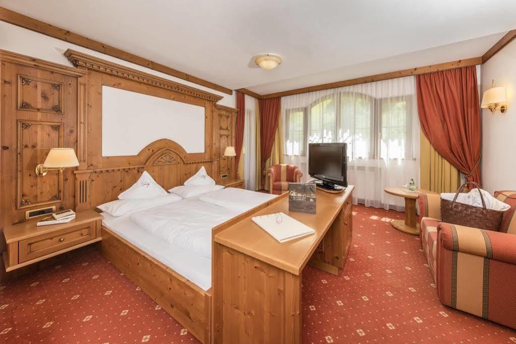 Savoy Dolomites Luxury & Spa Hotel Selva di Val Gardena Bagian luar foto