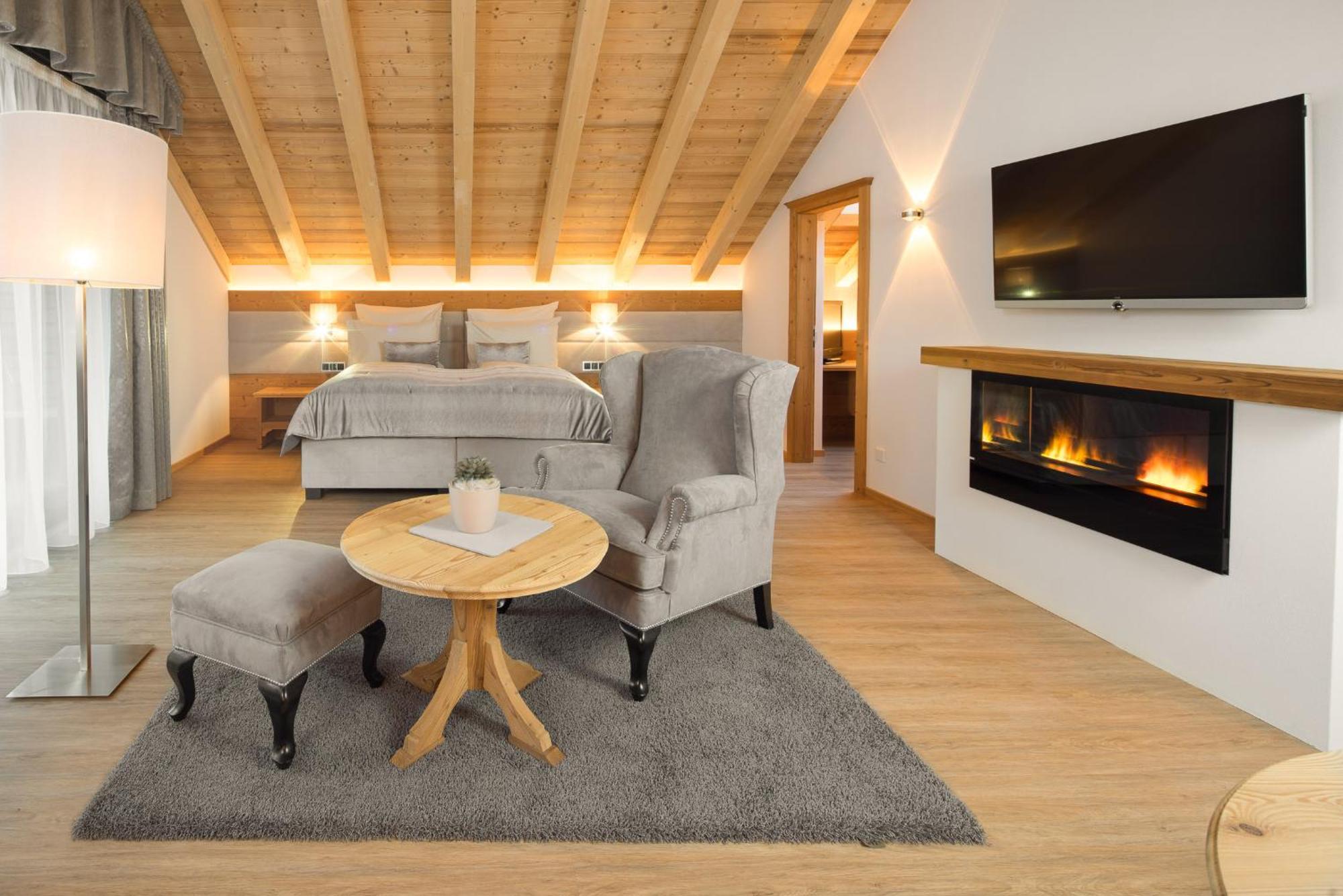 Savoy Dolomites Luxury & Spa Hotel Selva di Val Gardena Bagian luar foto